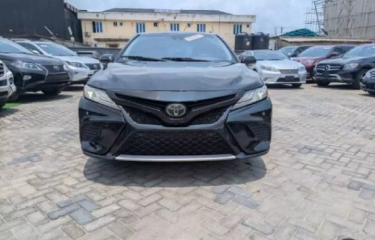 Toyota Camry - 2019
