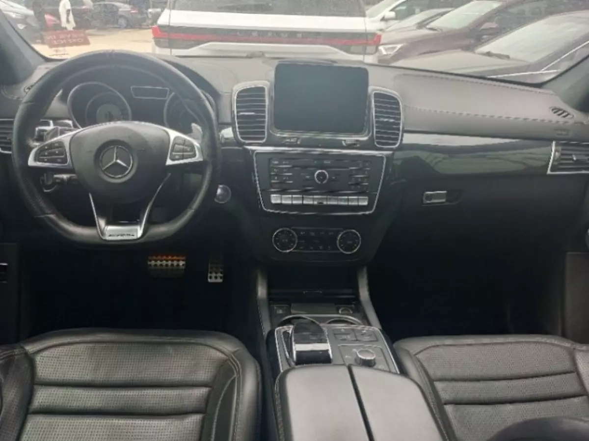 interiorFront