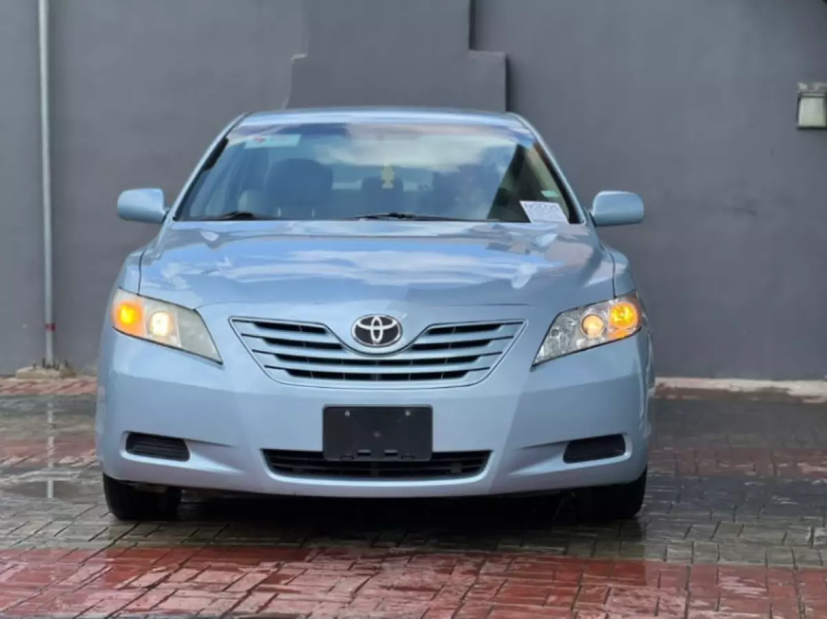 Toyota Camry - 2009