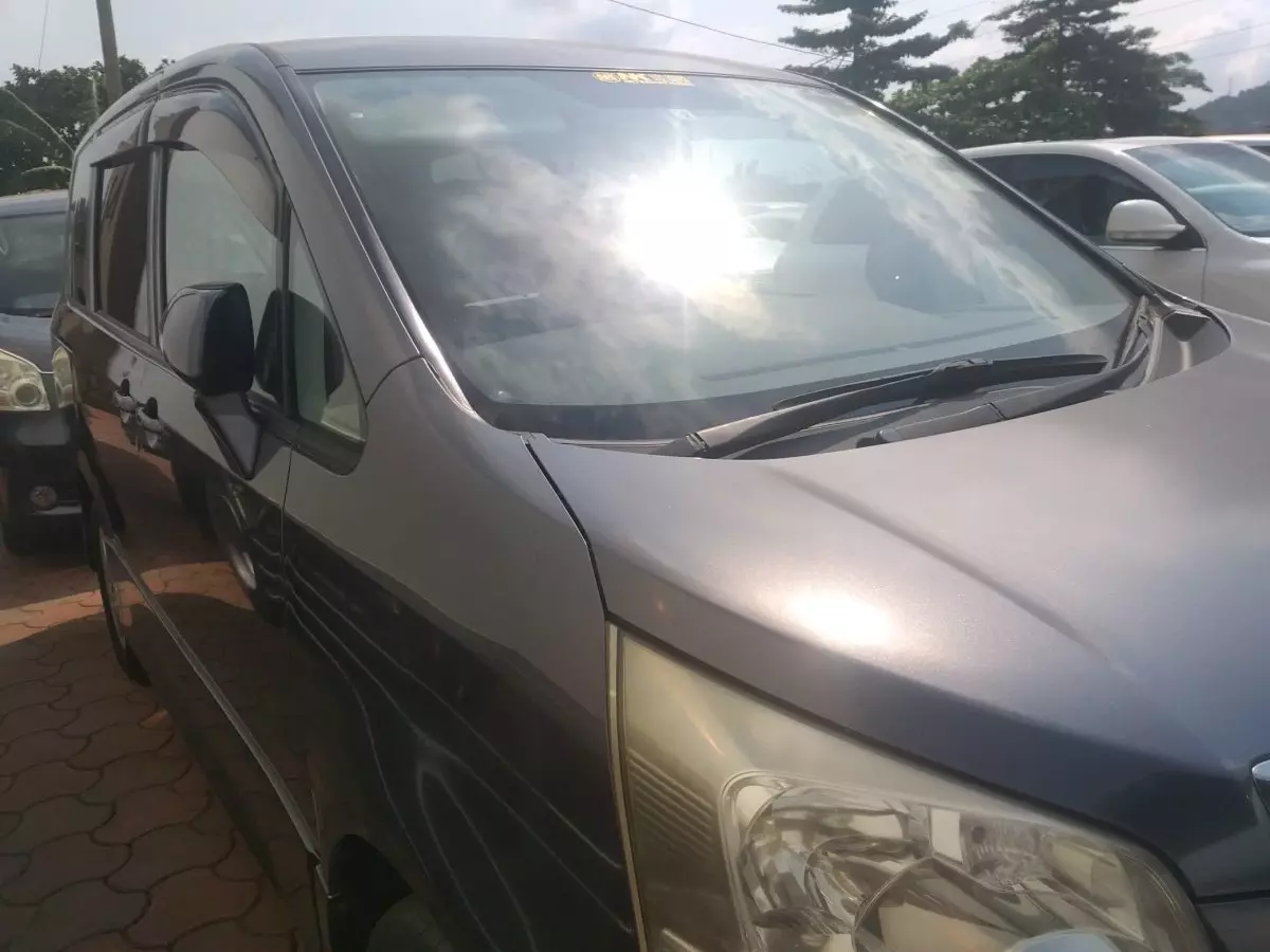 Toyota Noah - 2008