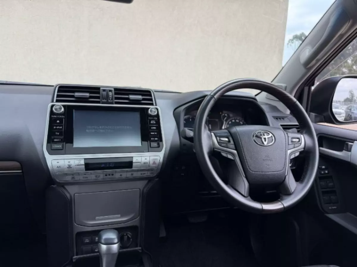 interiorFront