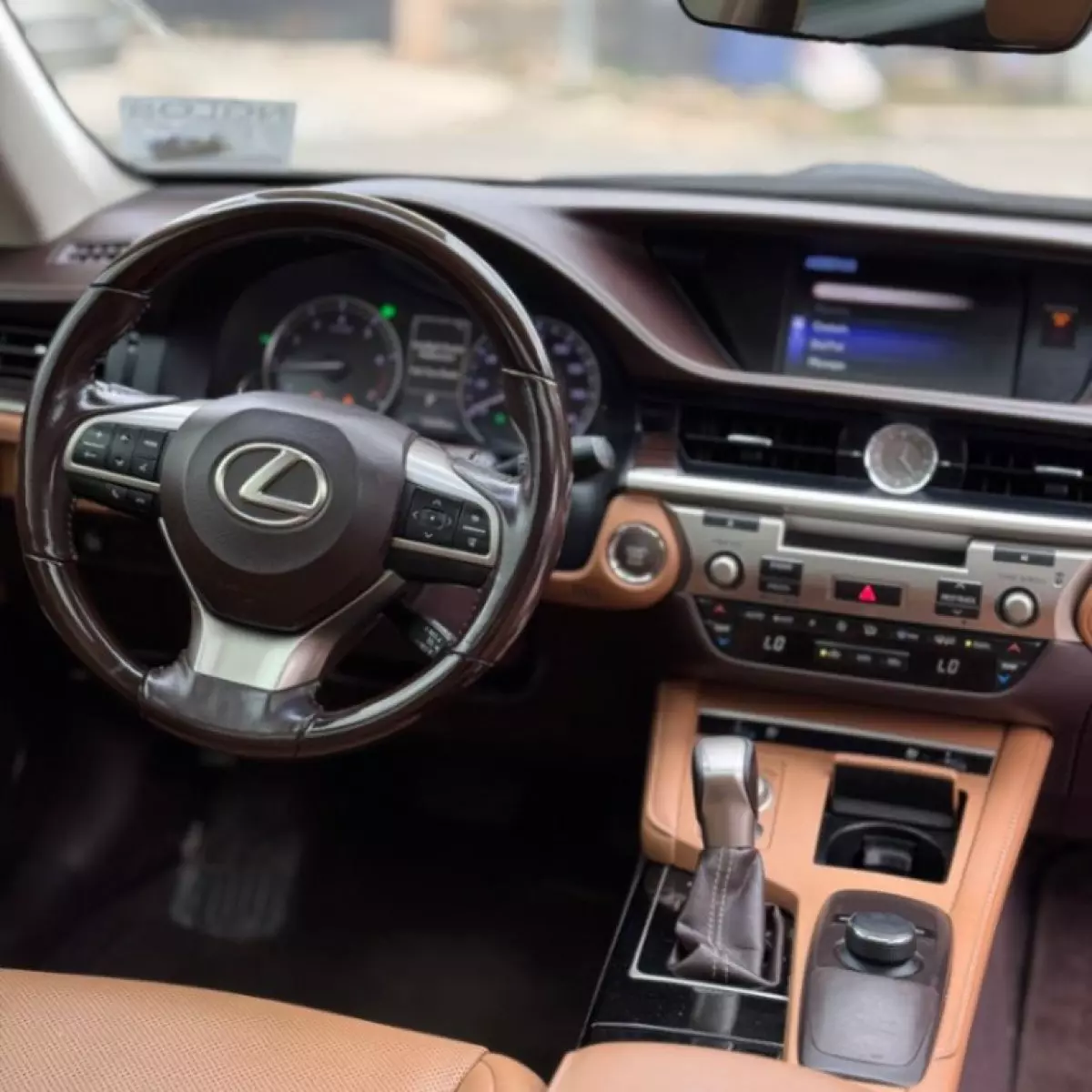 interiorFront