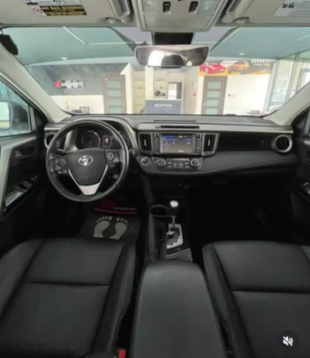 interiorFront