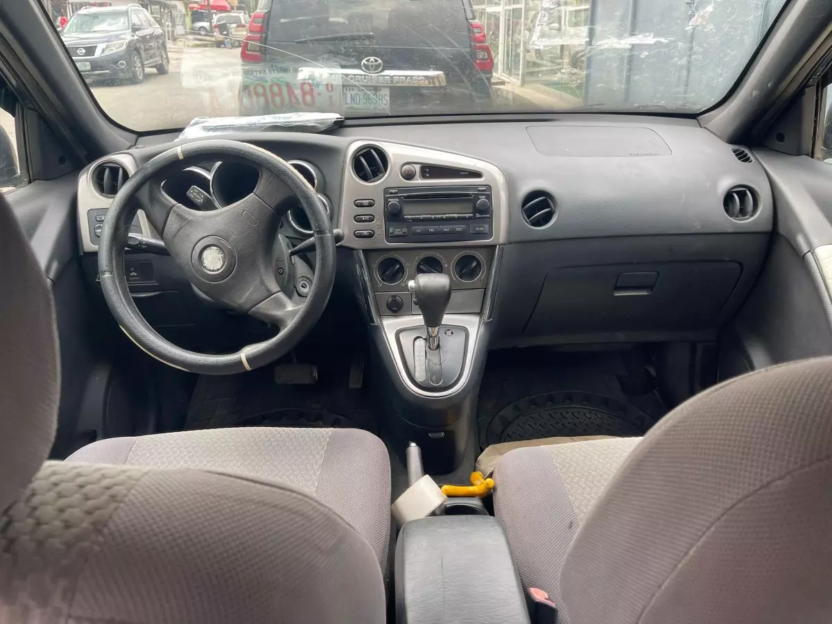 interiorFront