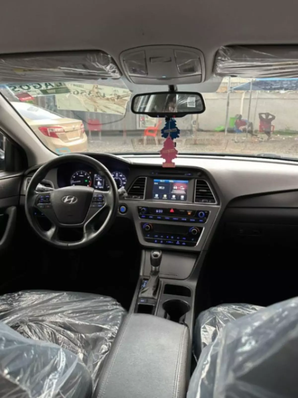 interiorFront