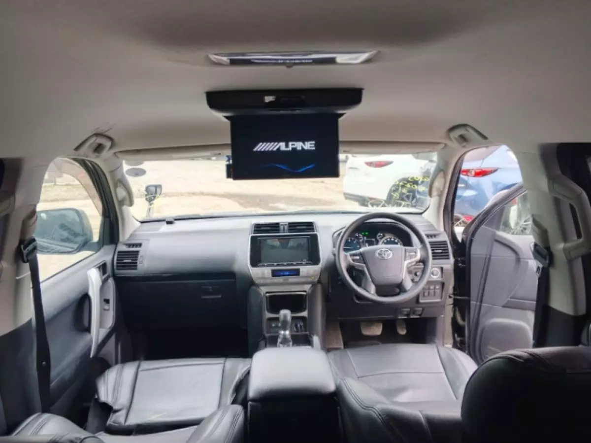interiorFront