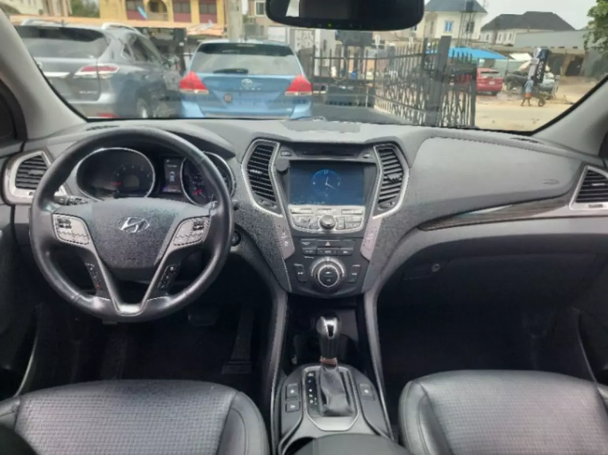 interiorFront