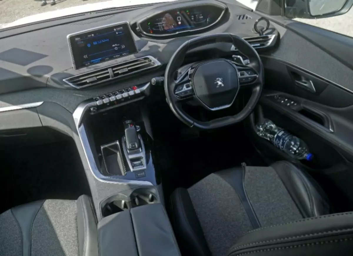 interiorFront