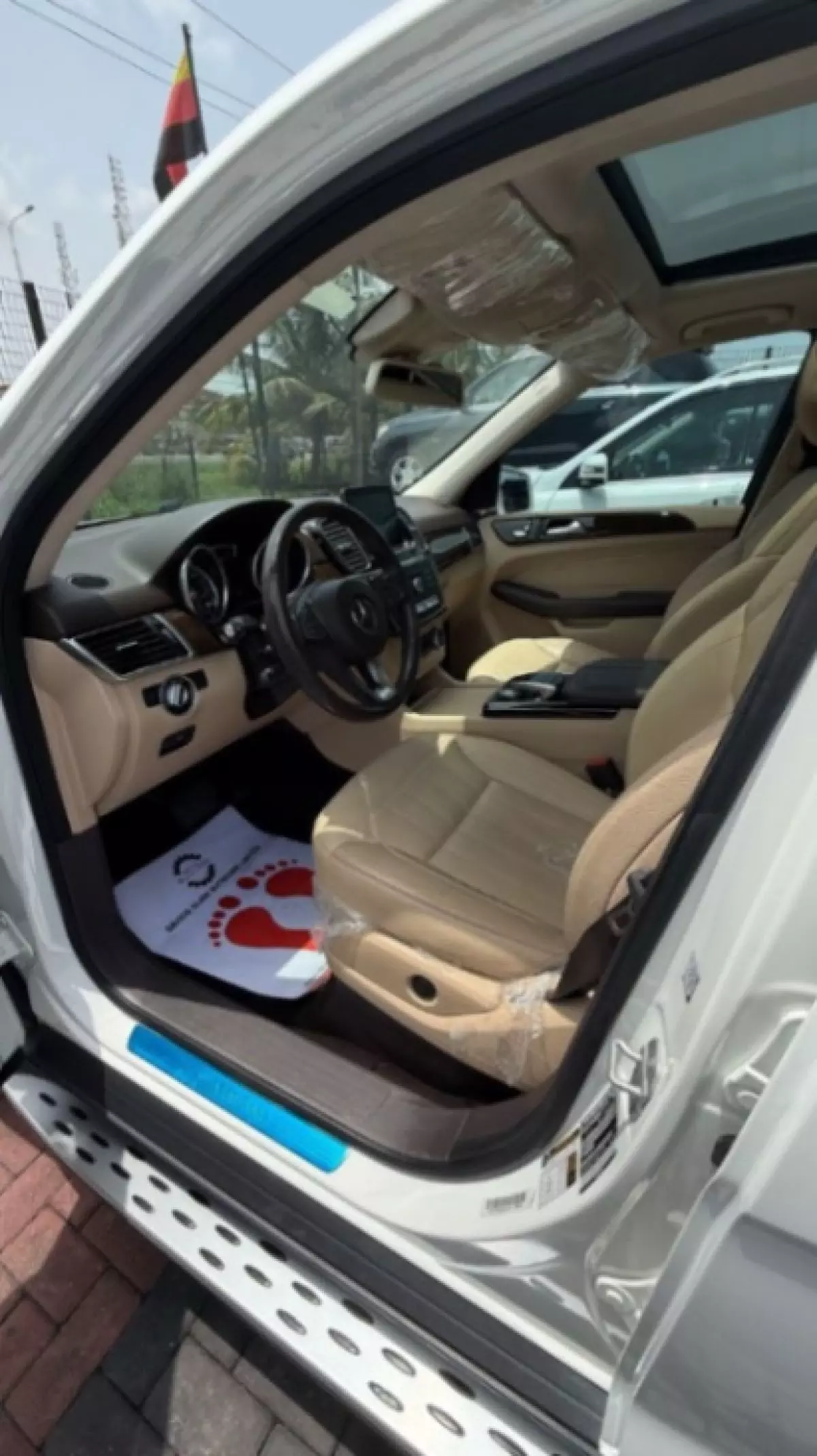 interiorFront