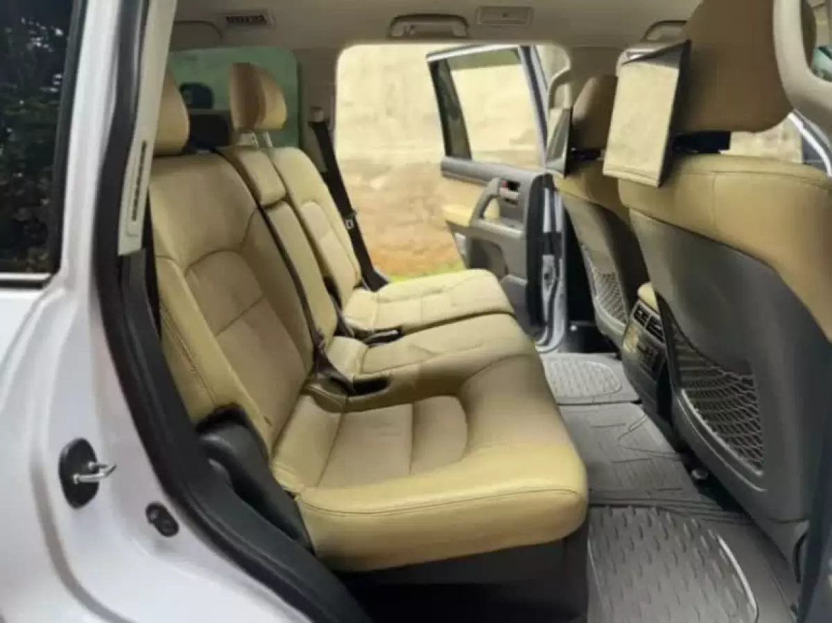 interiorBack