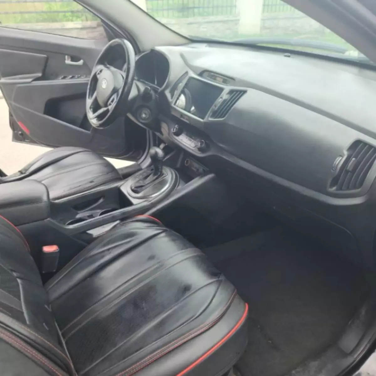 interiorFront
