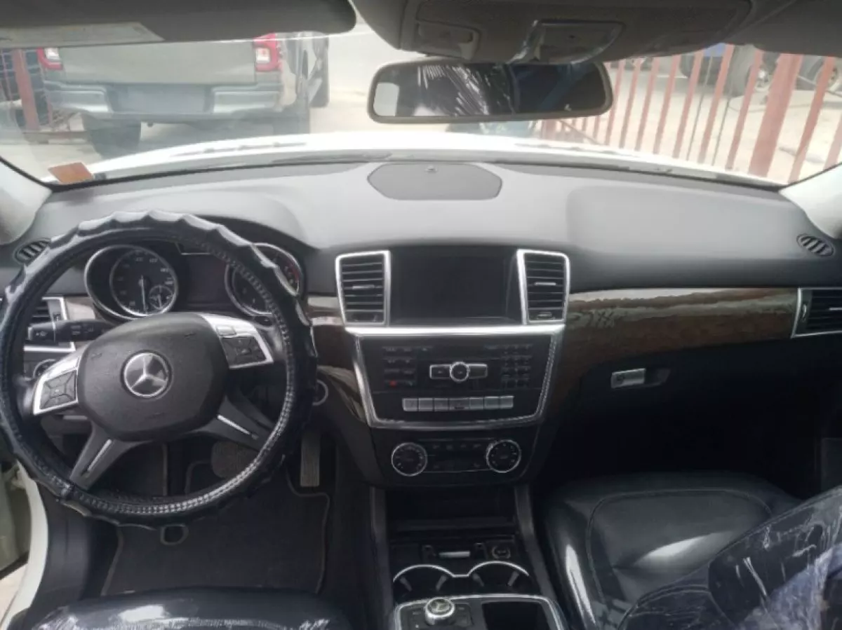 interiorFront