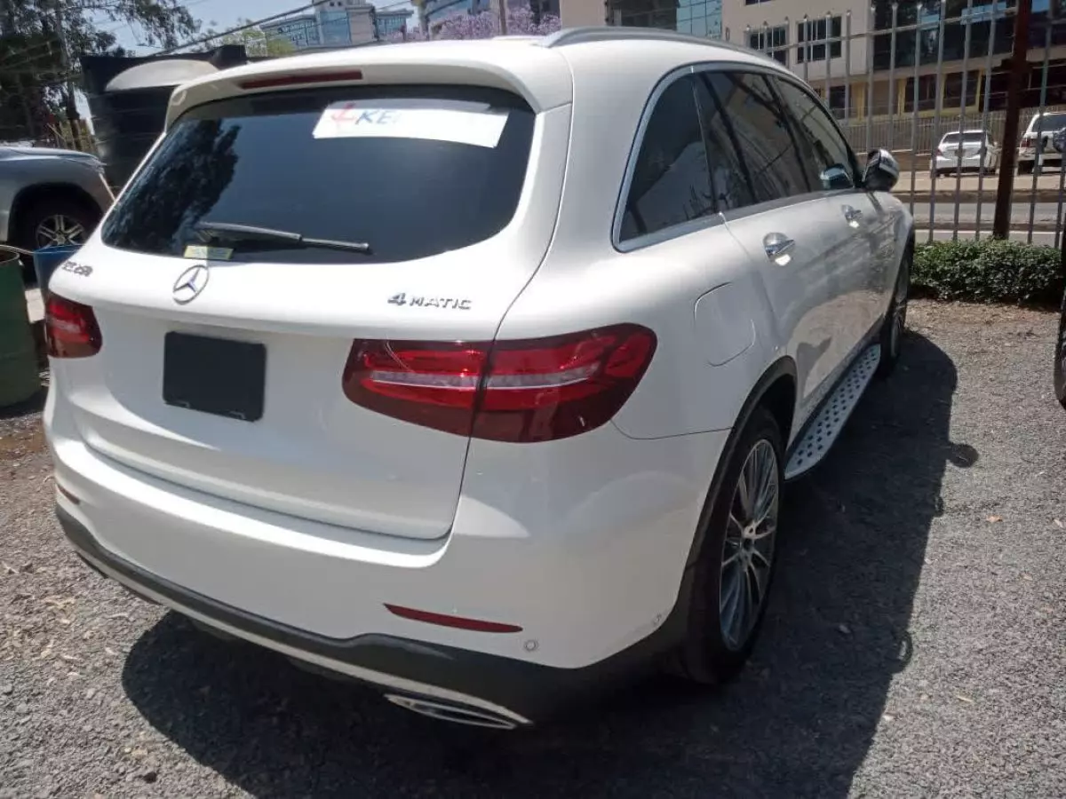 car Right Back