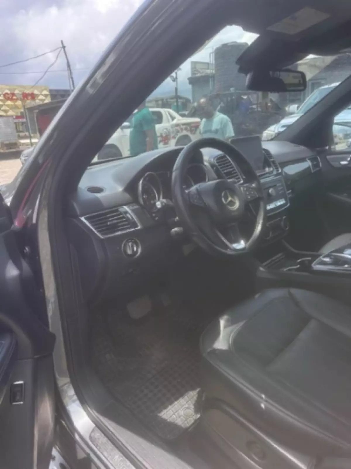 interiorFront