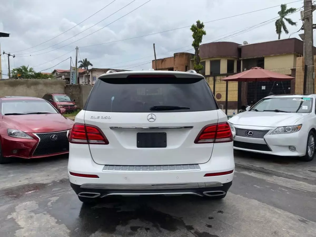 car Right Back