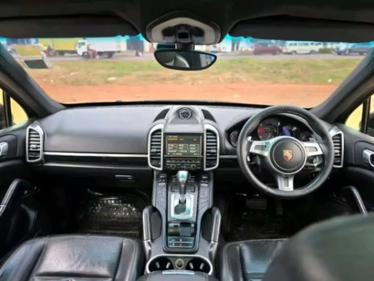 interiorFront