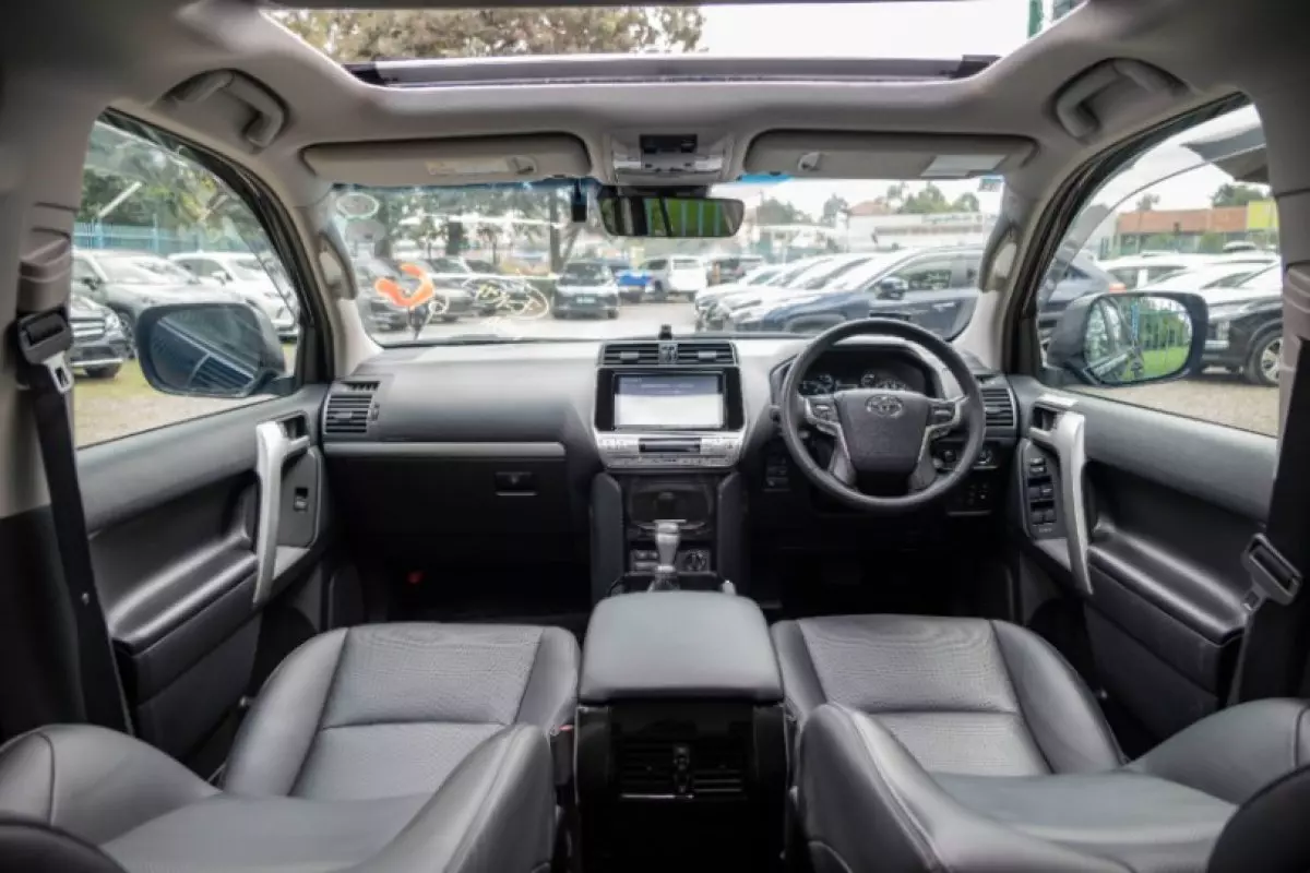 interiorFront