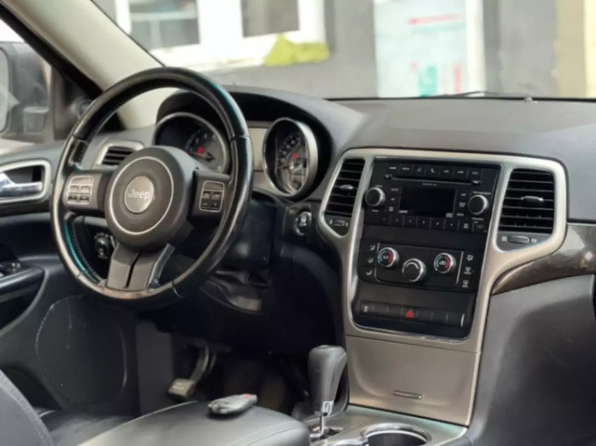 interiorFront