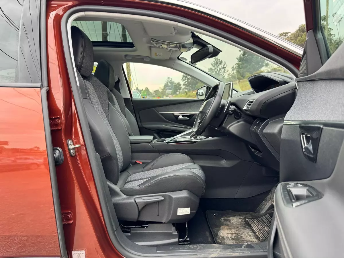 interiorFrontSeatsImage