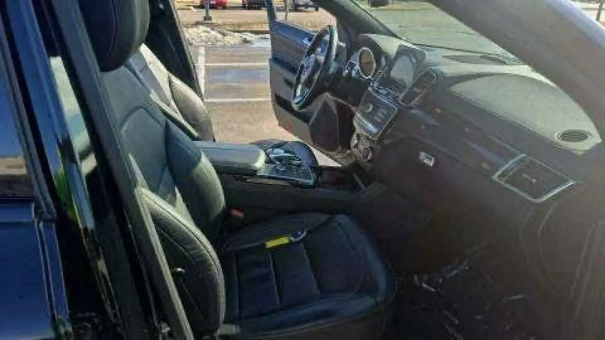 interiorFront