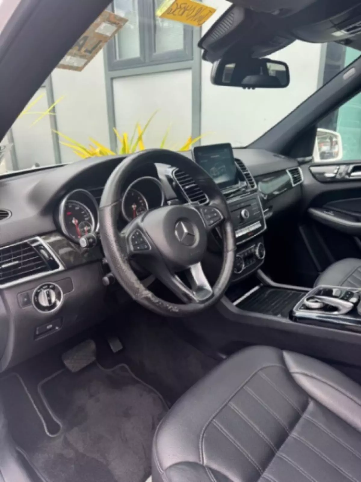 interiorFront