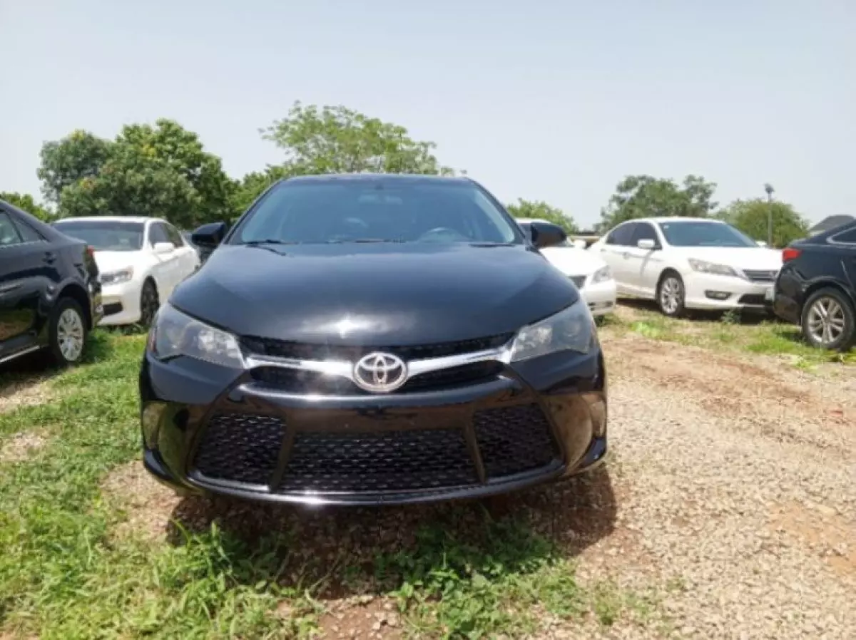 Toyota Camry - 2016