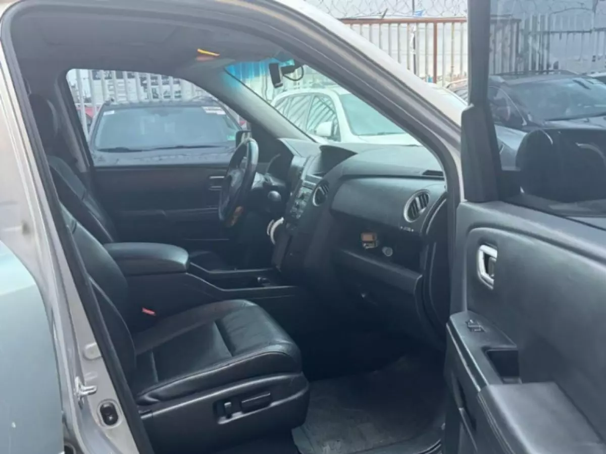 interiorFront