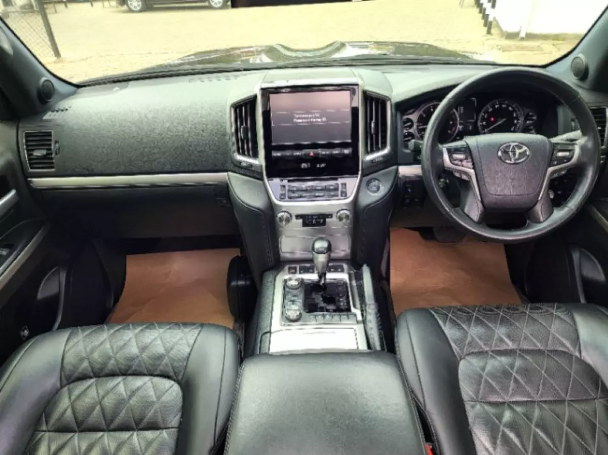 interiorFront