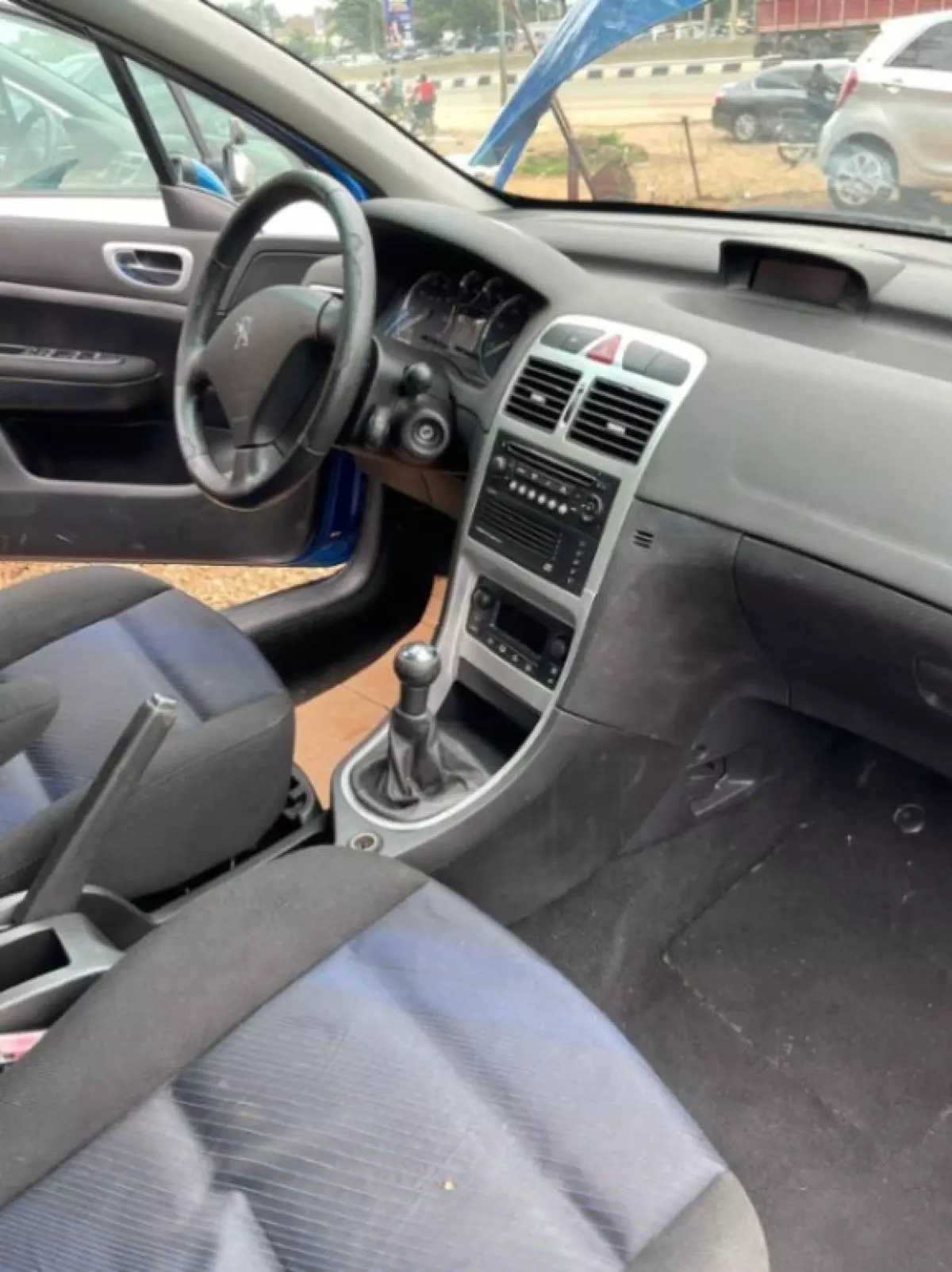 interiorFront