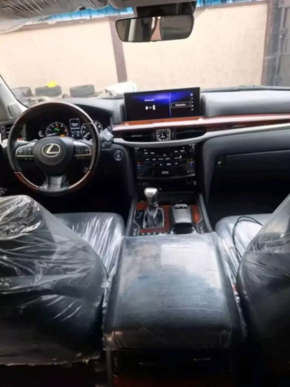 interiorFront