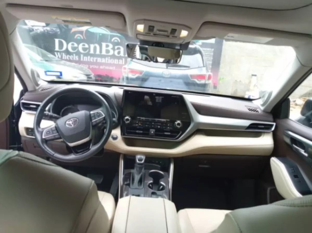 interiorFront
