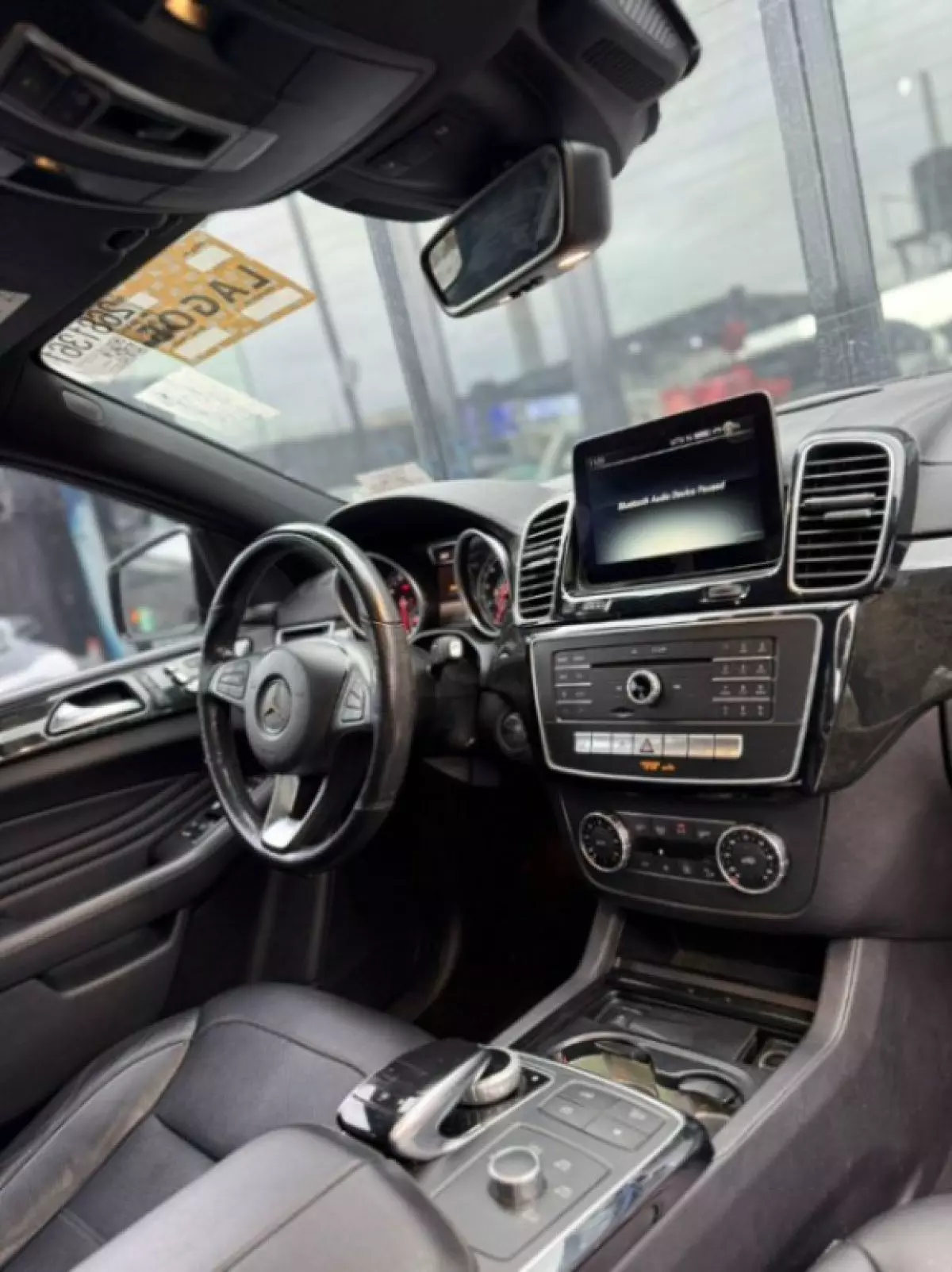 interiorFront
