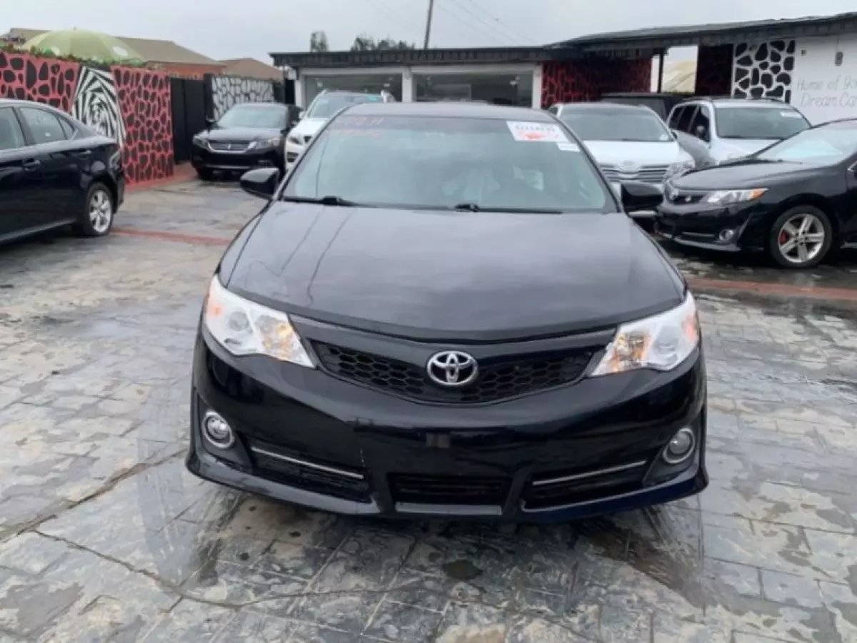 Toyota Camry - 2012