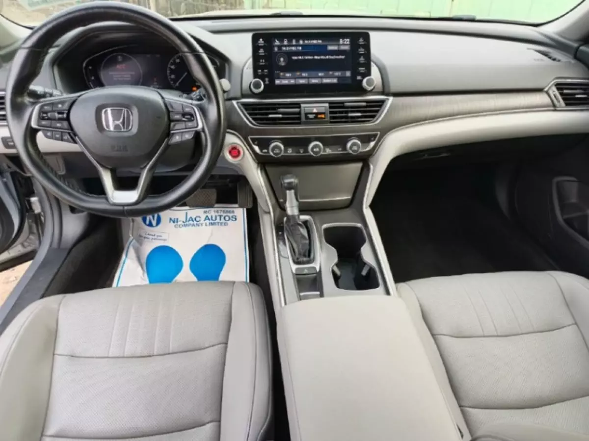 interiorFront