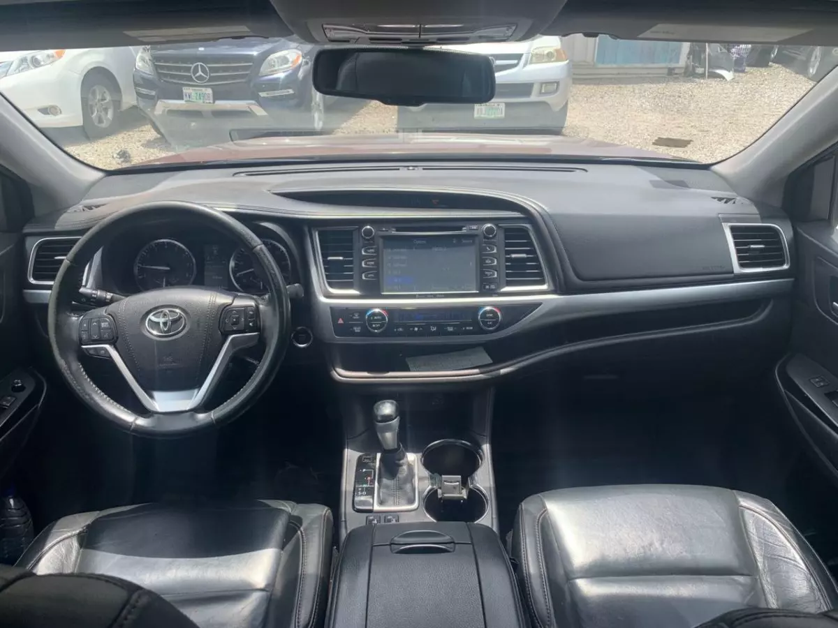 interiorFront
