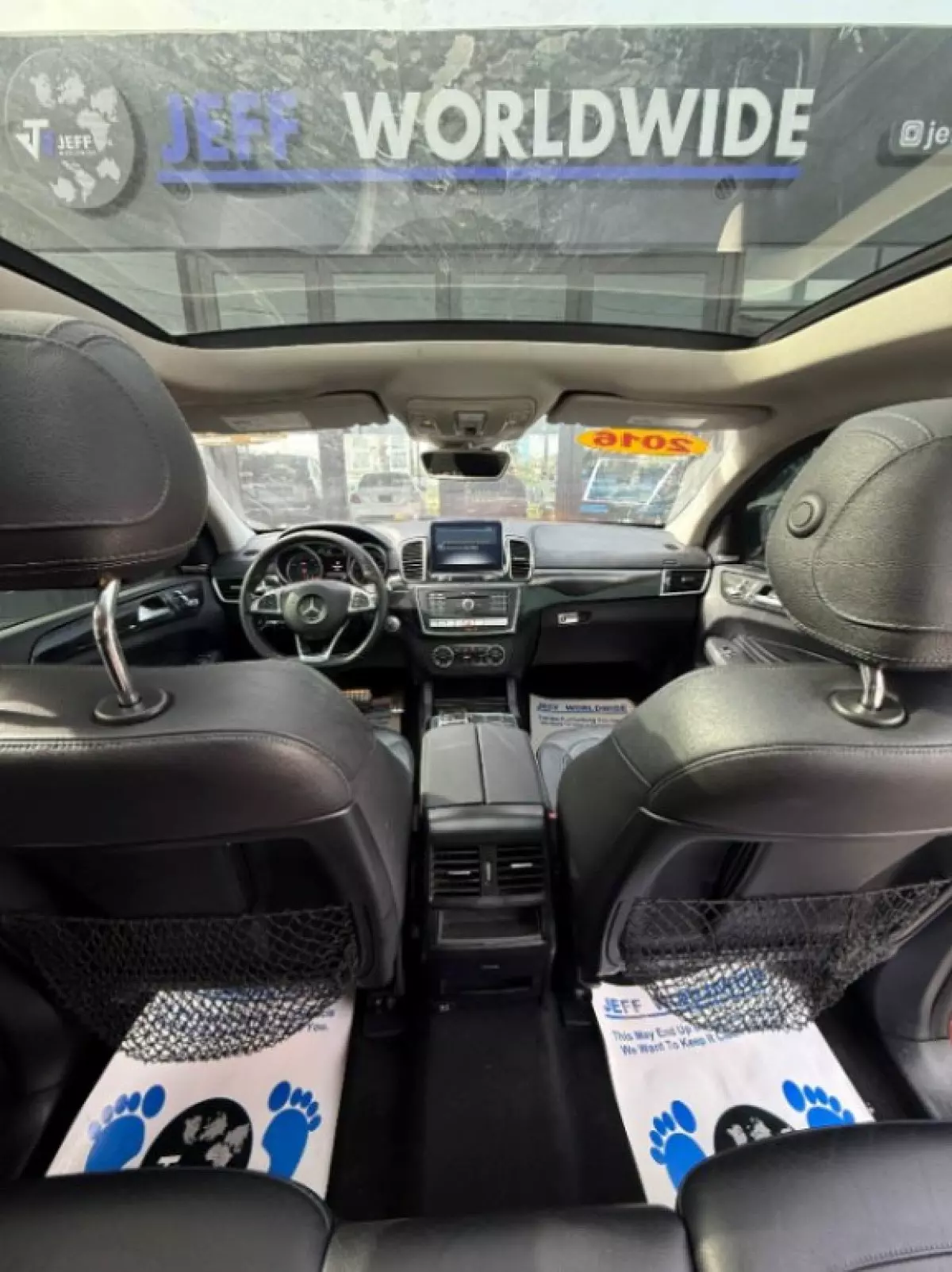 interiorFront