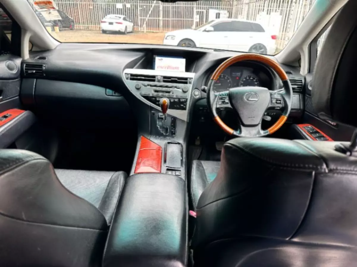 interiorFront