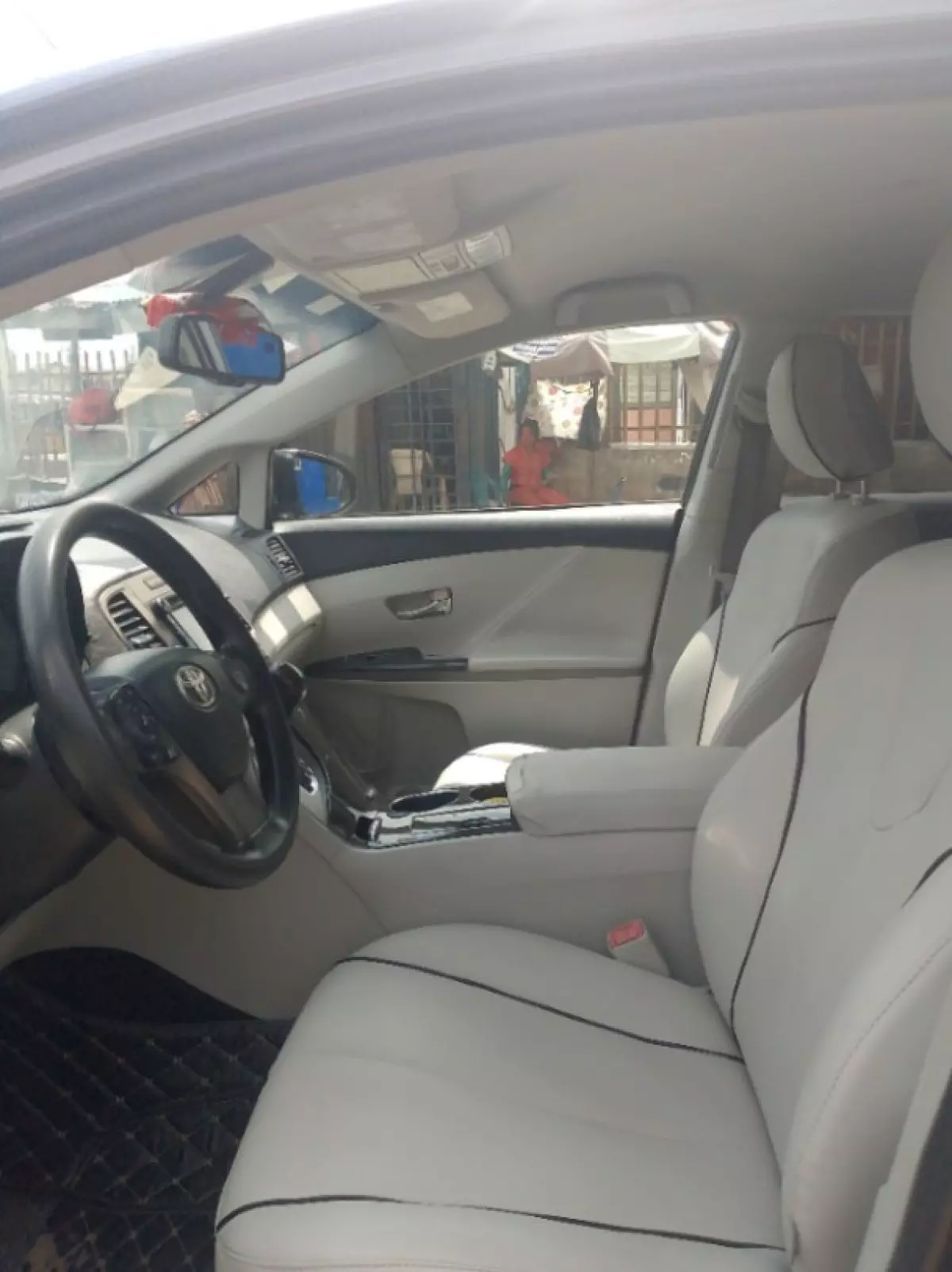 interiorFront