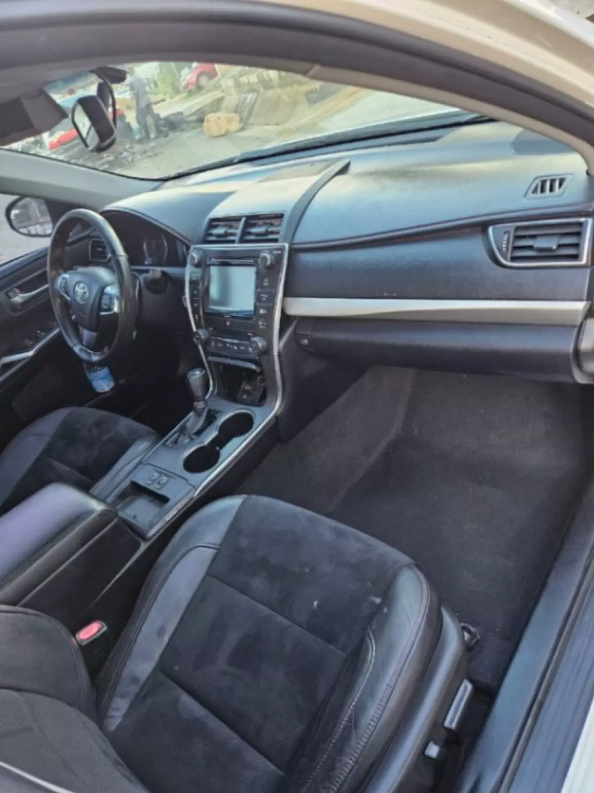 interiorFront