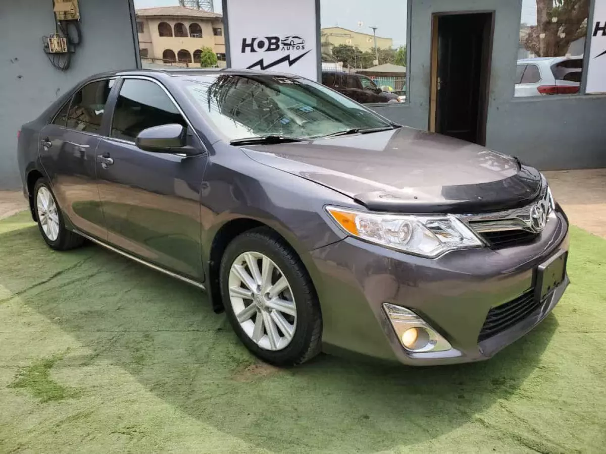 Toyota Camry - 2012