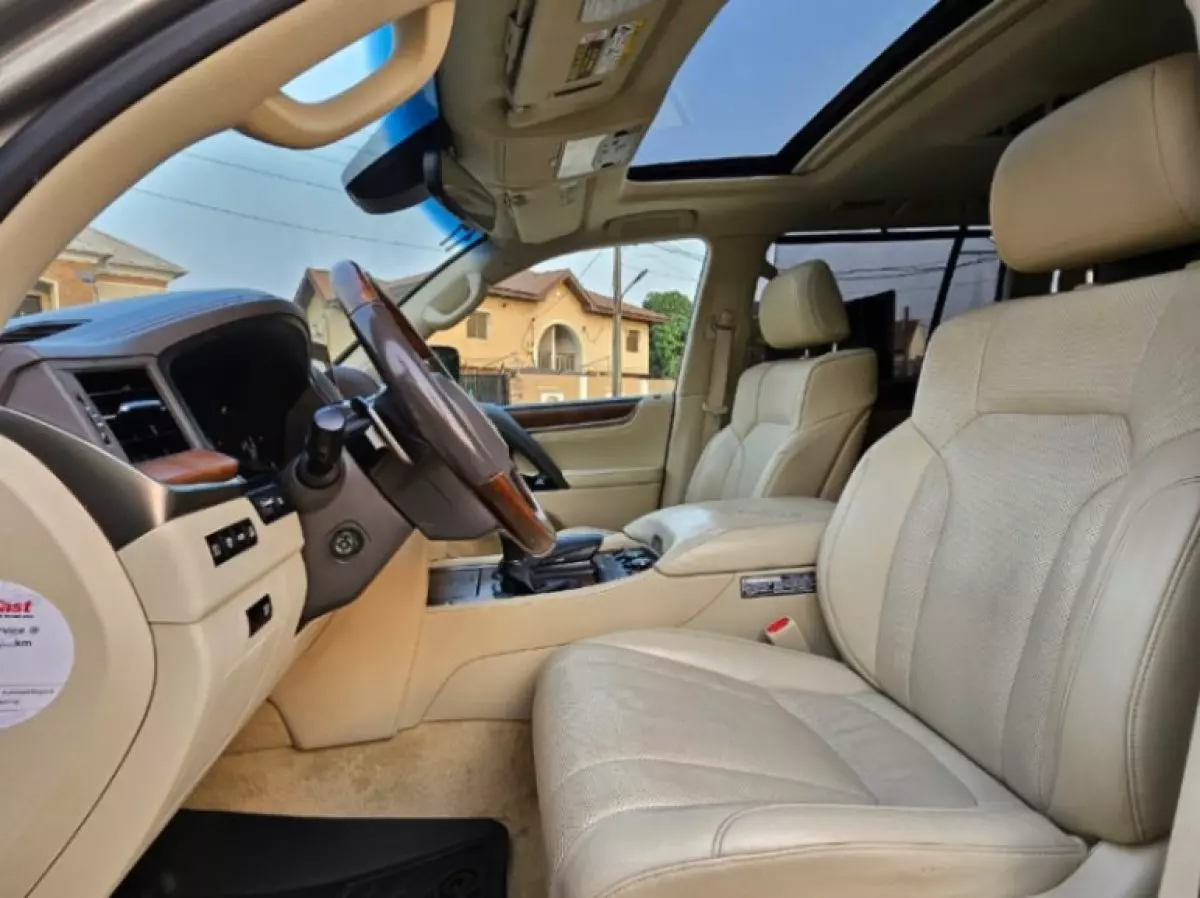 interiorFront