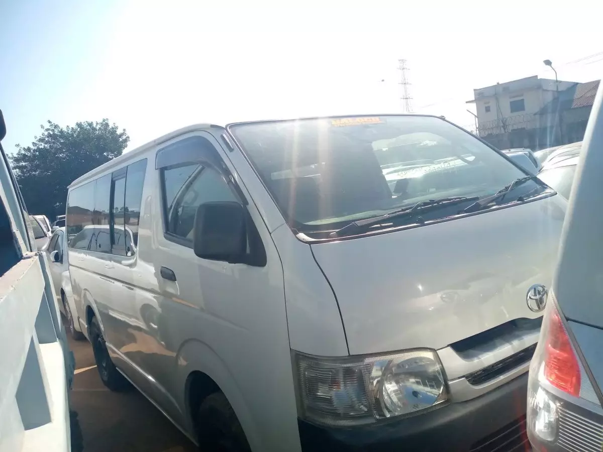Toyota Hiace - 2010
