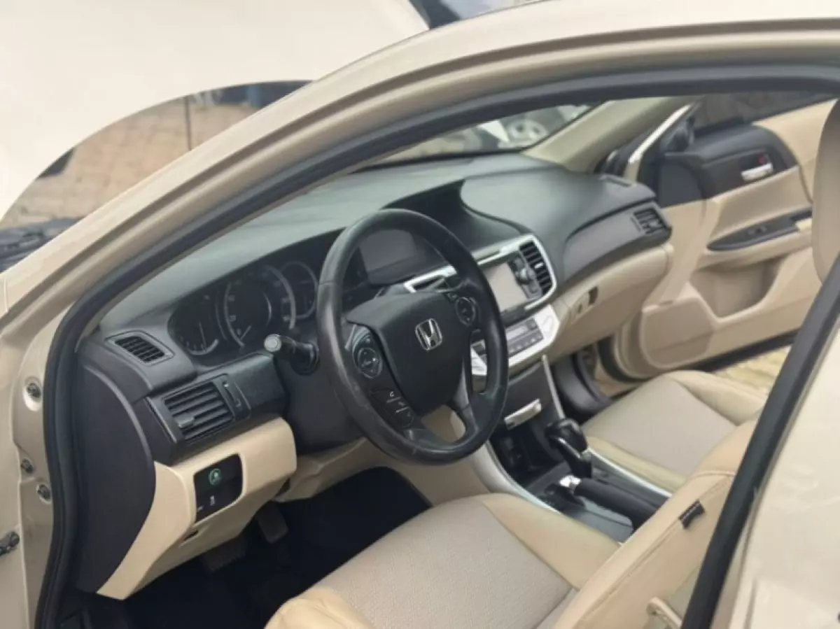 interiorFront