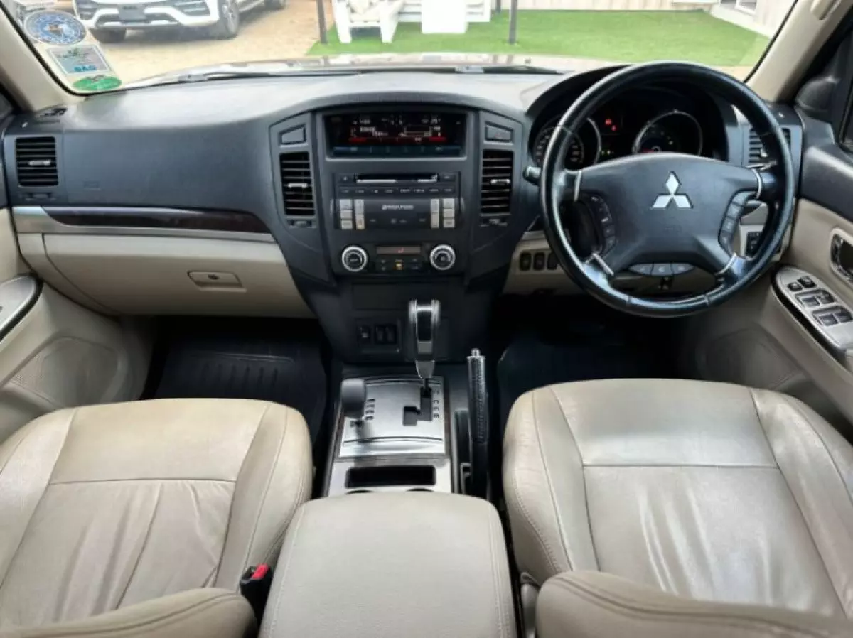 interiorFront
