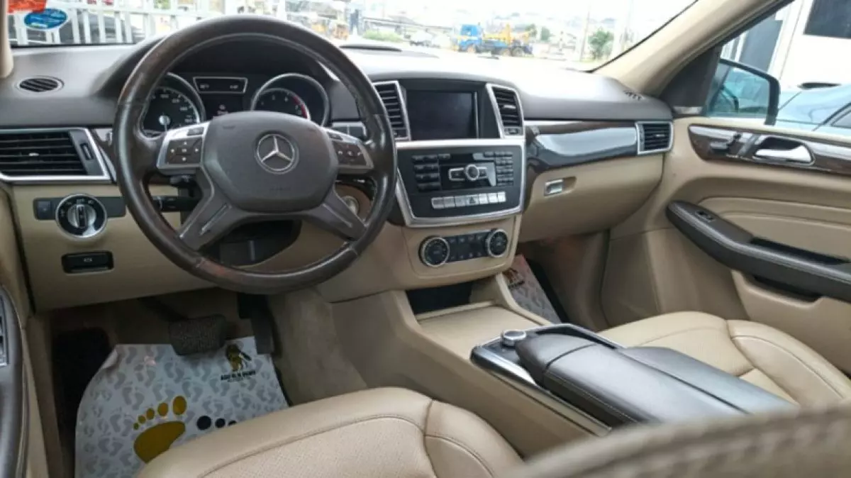 interiorFront