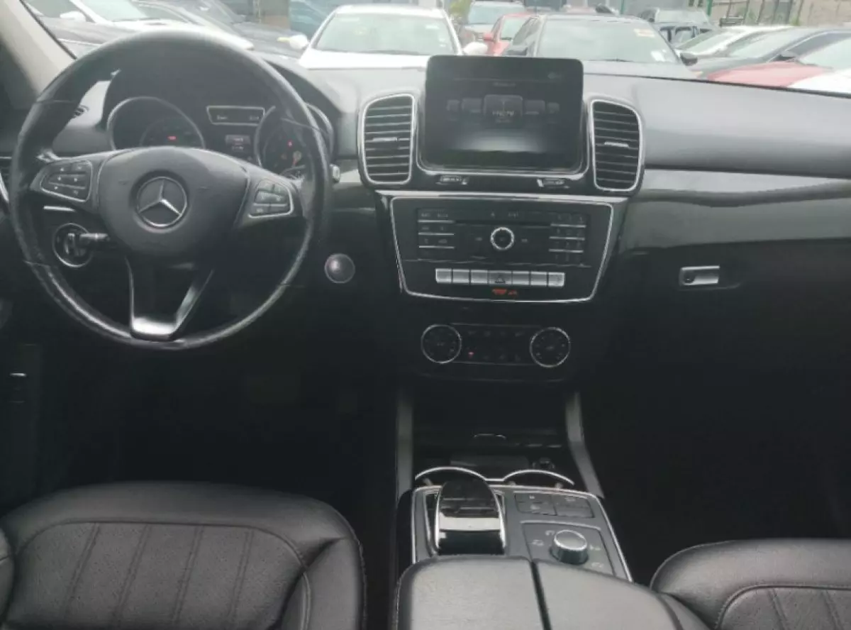 interiorFront