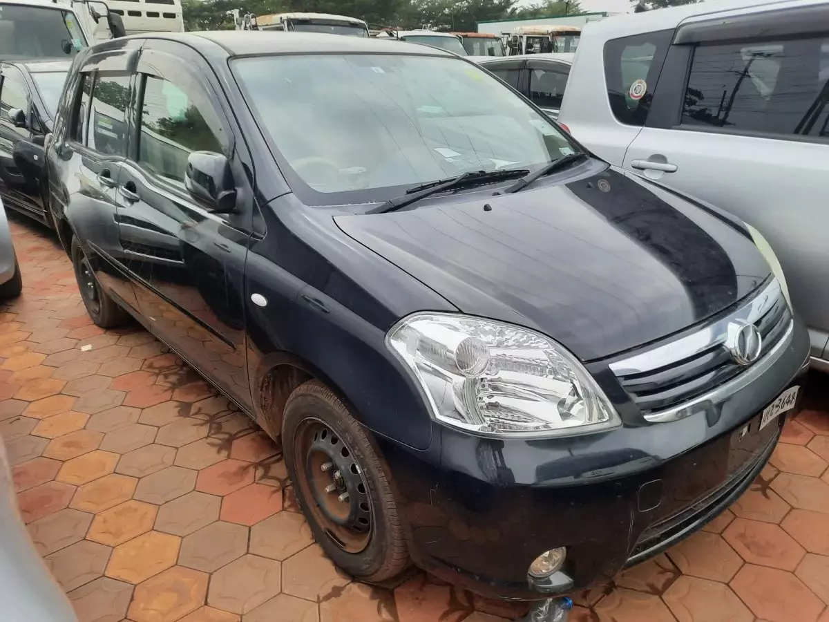 Toyota Raum  - 2009