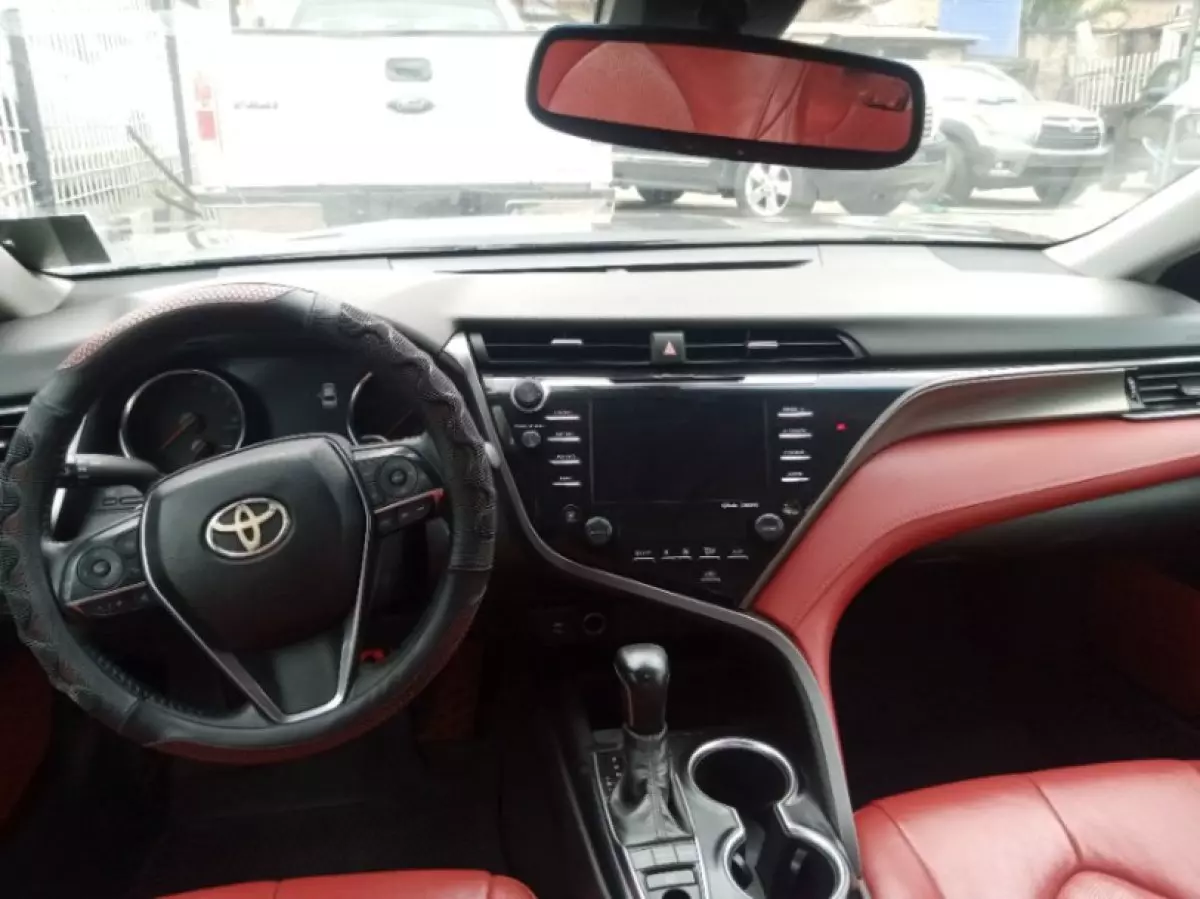 interiorFront