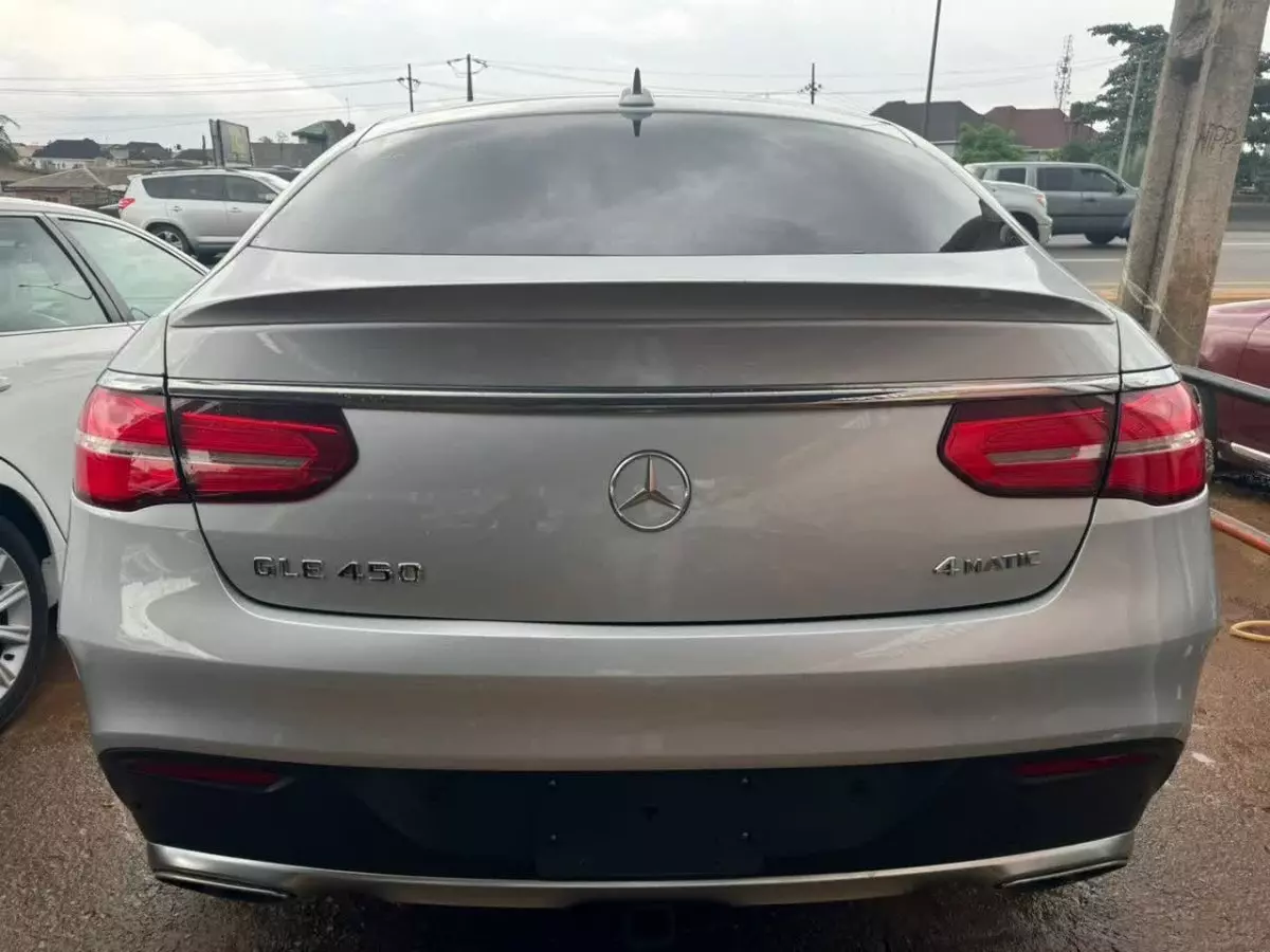 car Right Back