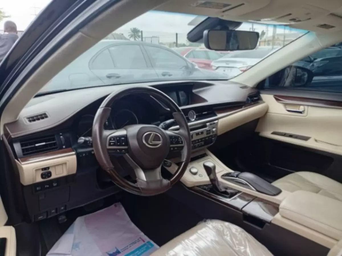 interiorFront